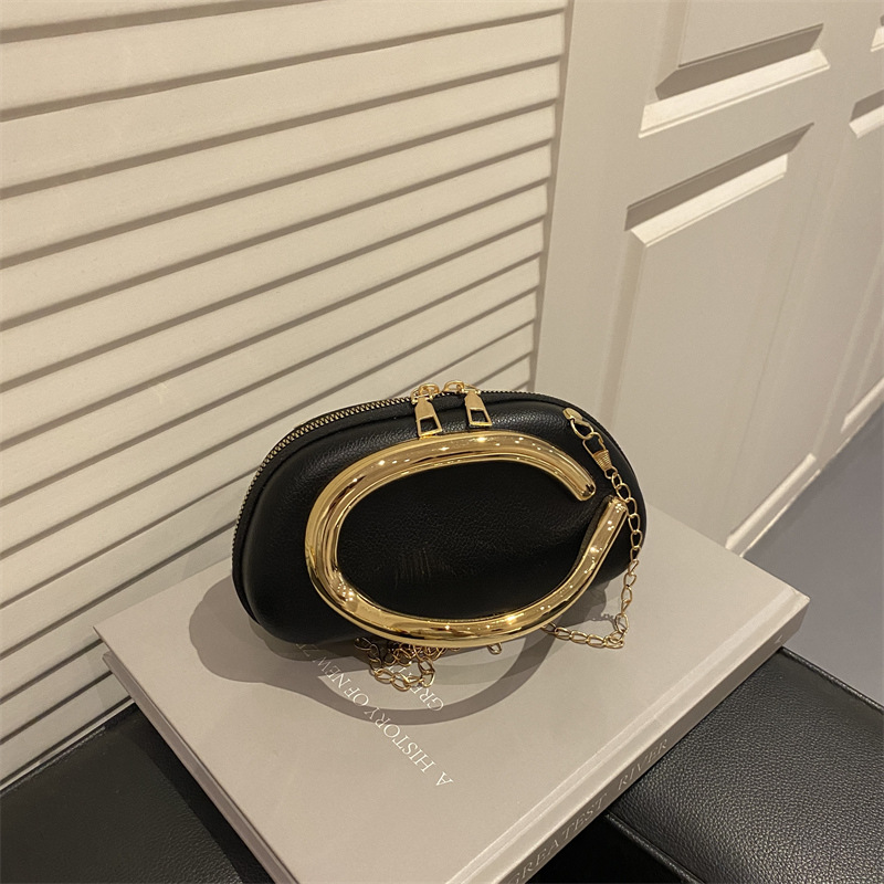 Borsa a tracolla con decorazioni in metallo, pochette 2025 nuova europea e americana transfrontaliera con catena, scatola a tracolla da donna, da sera_voghion.com
