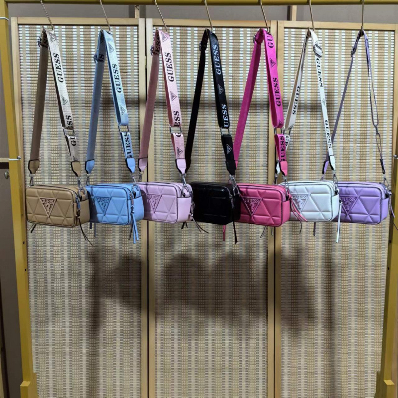 2024 새로운 패션 마름모꼴 작은 광장 가방 어깨 크로스 바디 와이드 어깨 스트랩 인기있는 가방 국경 대외 무역 카메라 가방