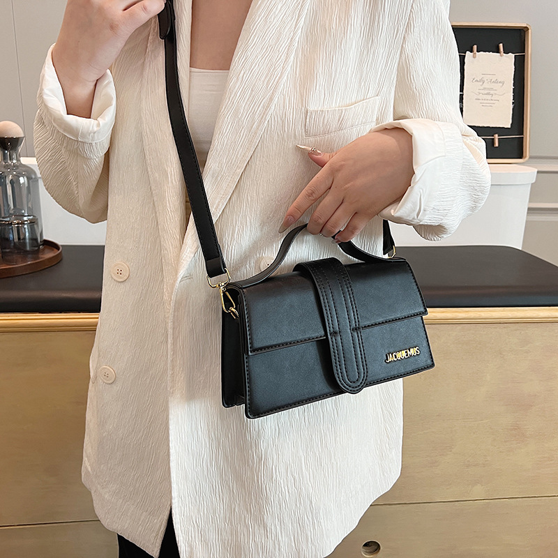 Temperamento simple color sólido flip bolso 2025 nuevo bolso de viaje de alta calidad de mujer gran capacidad mochila