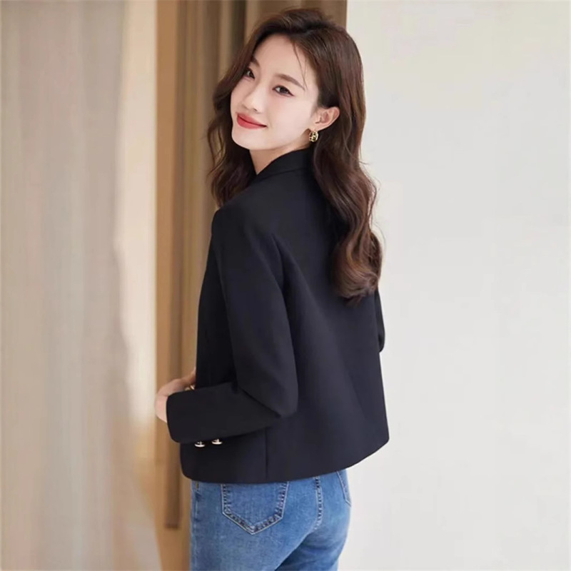 女性のための小さなショートスーツジャケット 2024 春の新しいファッション気質小さなスーツデザインニッチトップ|undefined