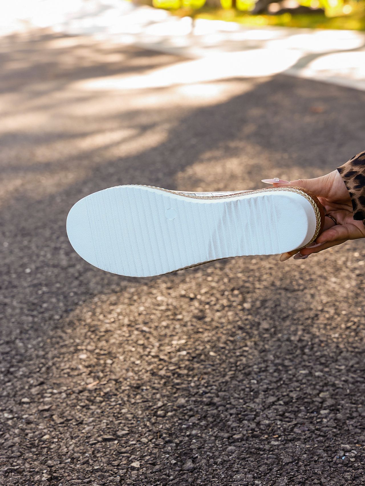 Damen Slipper Mit Plateausohle Und Rundem Zehenbereich Schwarz_voghion.com