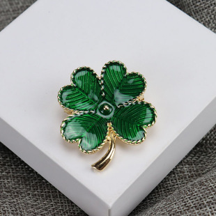 Lucky Four-Leaf Clover brooch dripping oil enamel love leaf pin natural wind anti-exposure four-leaf clover brooch wholesale