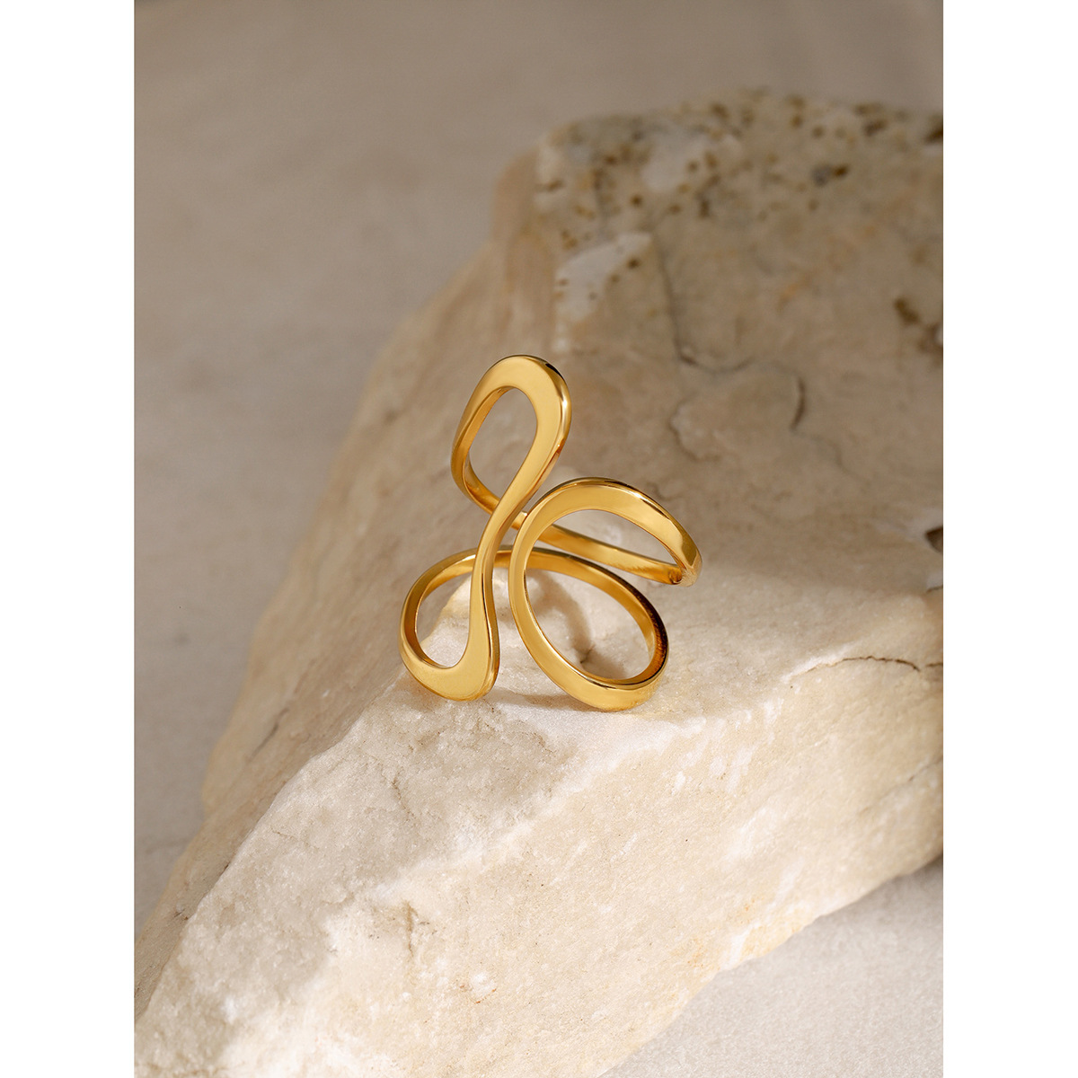 goldener Edelstahlring mit glatter, linienförmiger offener Nische, einzigartiges Liniendesign, Titanstahlring_voghion.com