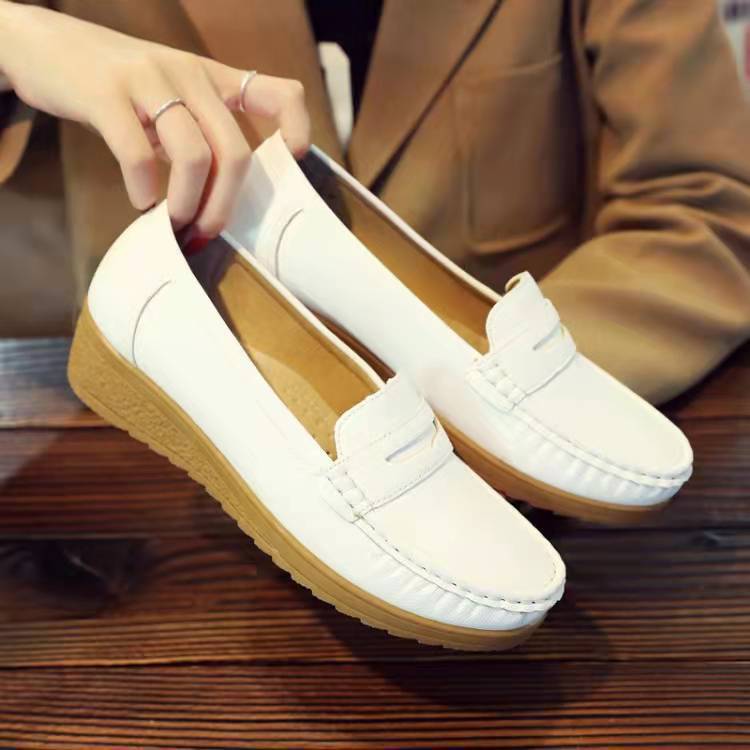 Nurse Shoes Women's Soft Sole Spring and Autum New Korean Style Versatile Beanie Shoes Flats Wedge Heel Breathable Non-Slip Shoes Summer