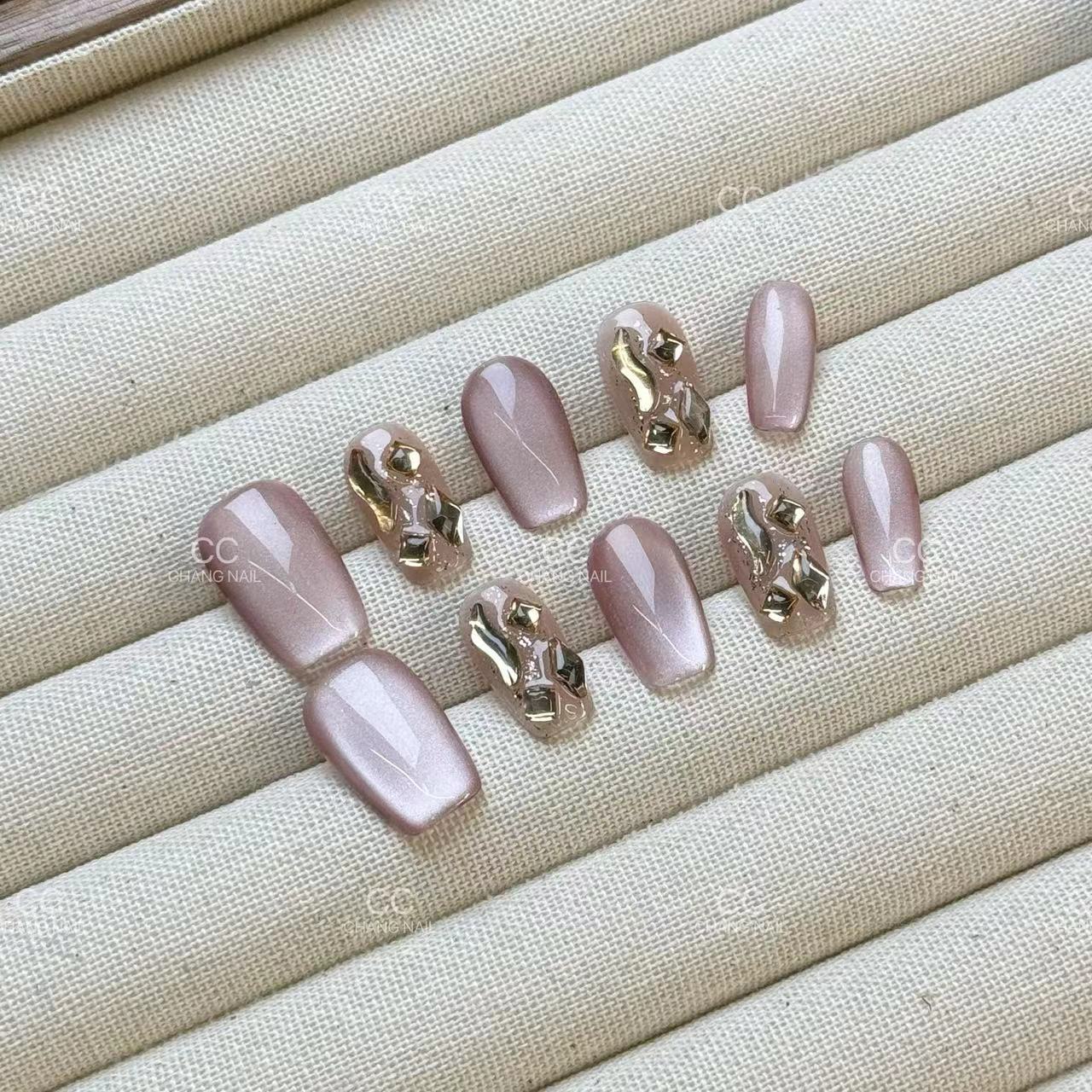 Yiyi Dance [Rosa Dai Zhaoxia] Armadura de vestir hecha a mano Lindo ojo de gato Color Parche desmontable Arte de uñas