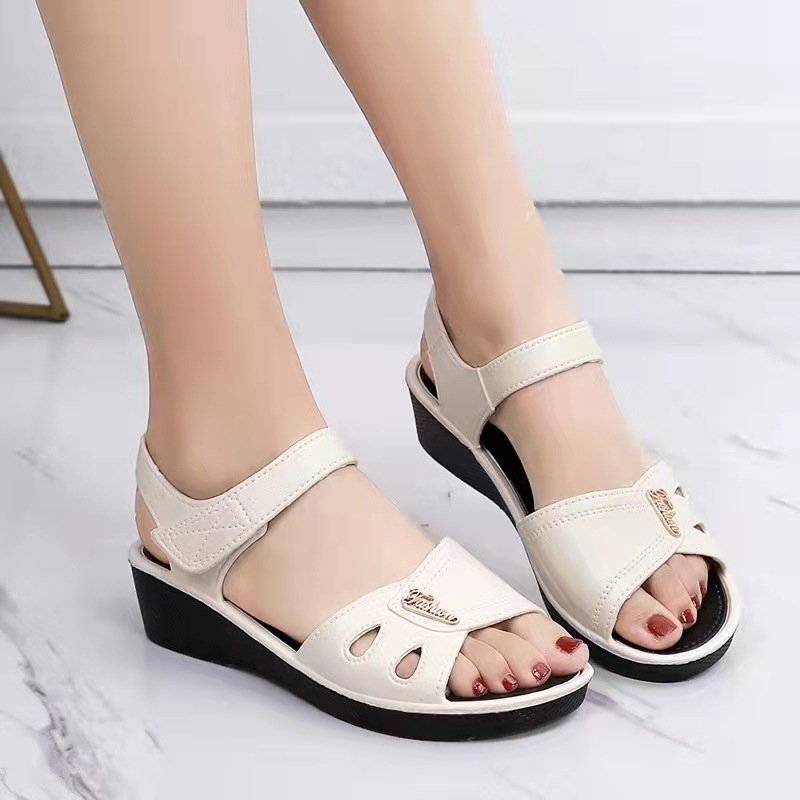 Chic Sandals Image 8