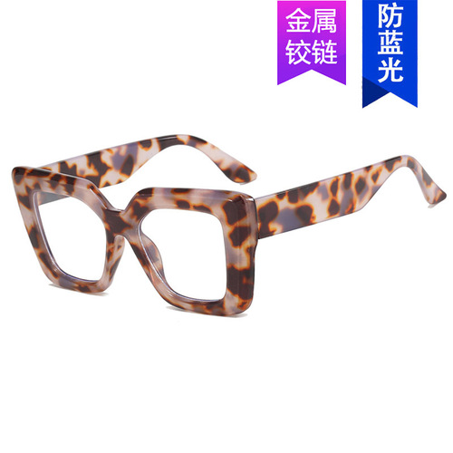 Square, rimless glasses with large frames—Instagram-inspired design, anti-blue light, and customizable for nearsightedness.