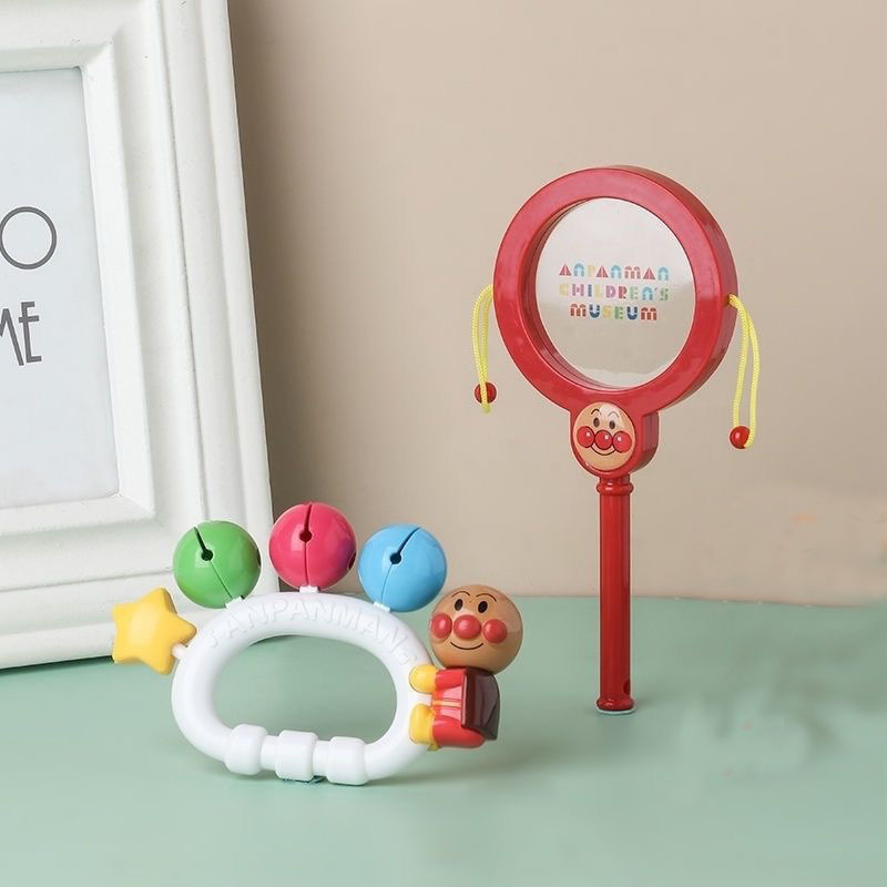 アンパンマンの手で鈴を鳴らします。赤ちゃんのプレゼントはおもちゃの赤ちゃんをなだめます。|undefined