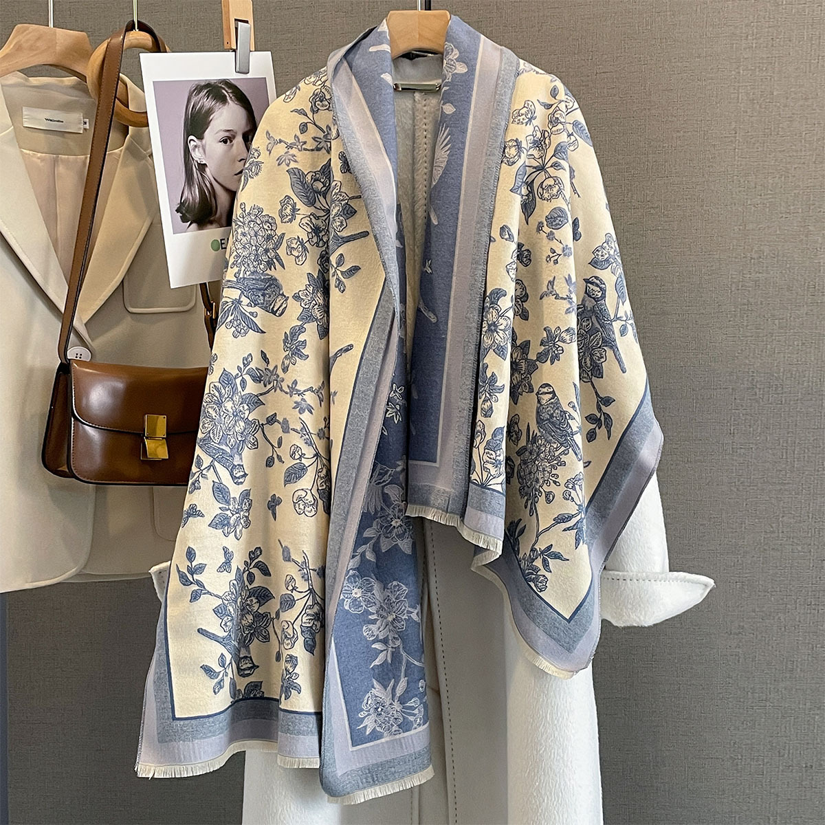 Sciarpa in cashmere da donna, accessorio invernale di lusso_voghion.com