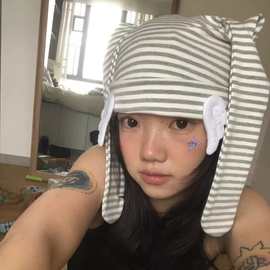 可爱条纹小翅膀兔耳朵包头帽女秋冬季显脸小套头帽y2k亚文化帽子
