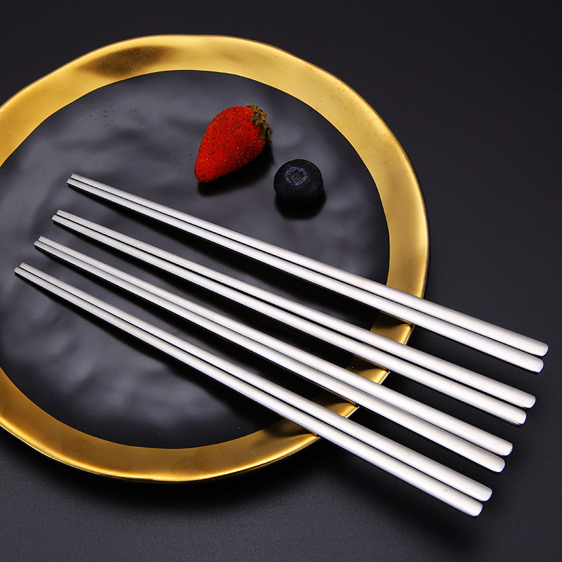 Palillos de acero inoxidable 304 palillos planos sólidos de estilo coreano Corea del Sur palillos sólidos gruesos de estilo coreano de acero inoxidable vajilla transfronteriza