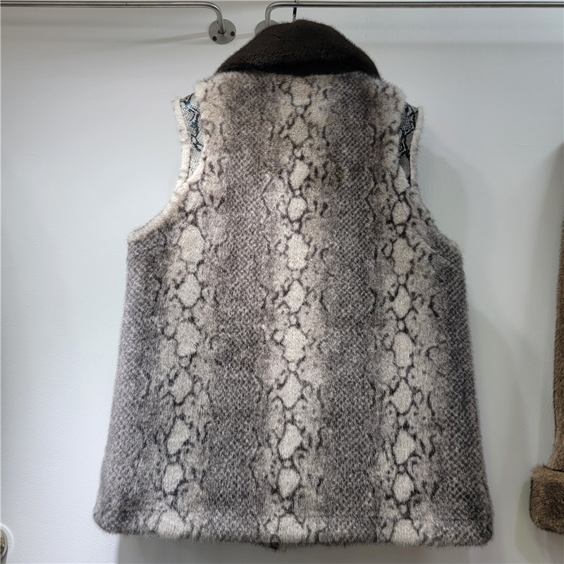 Retro francés de alto nivel café estampado leopardo chaleco de peluche para mujeres 2025 nuevo caballo pequeño clip para vestir la camisa