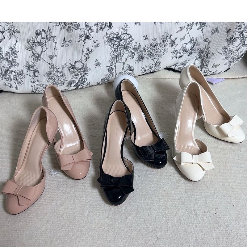 2026 New Cream White Side-Cutout Single Shoes with Sweet Style, Round Toe, Bowknot, Shallow Mouth, Thin Heels, and Retro High Heels