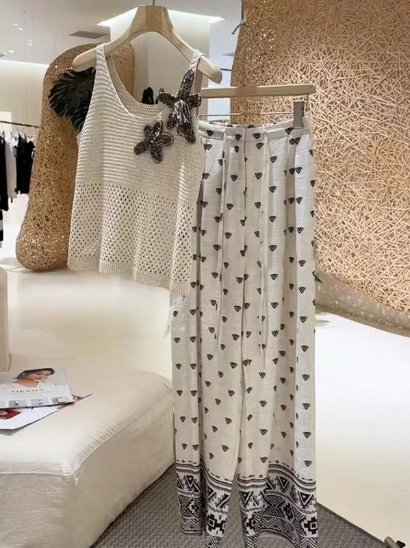 夏に美しい年齢を軽減する衣装、女性用ベージュニットベストプリントワイドレッグパンツスーツの完全なセット、2025新しいスタイル|undefined