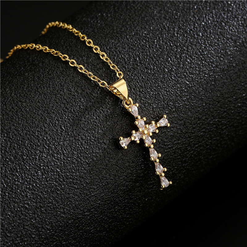 18k Vintage Inlaid Color Zirconium Cross Copper Necklace Wholesale Nihaojewelry display picture 5