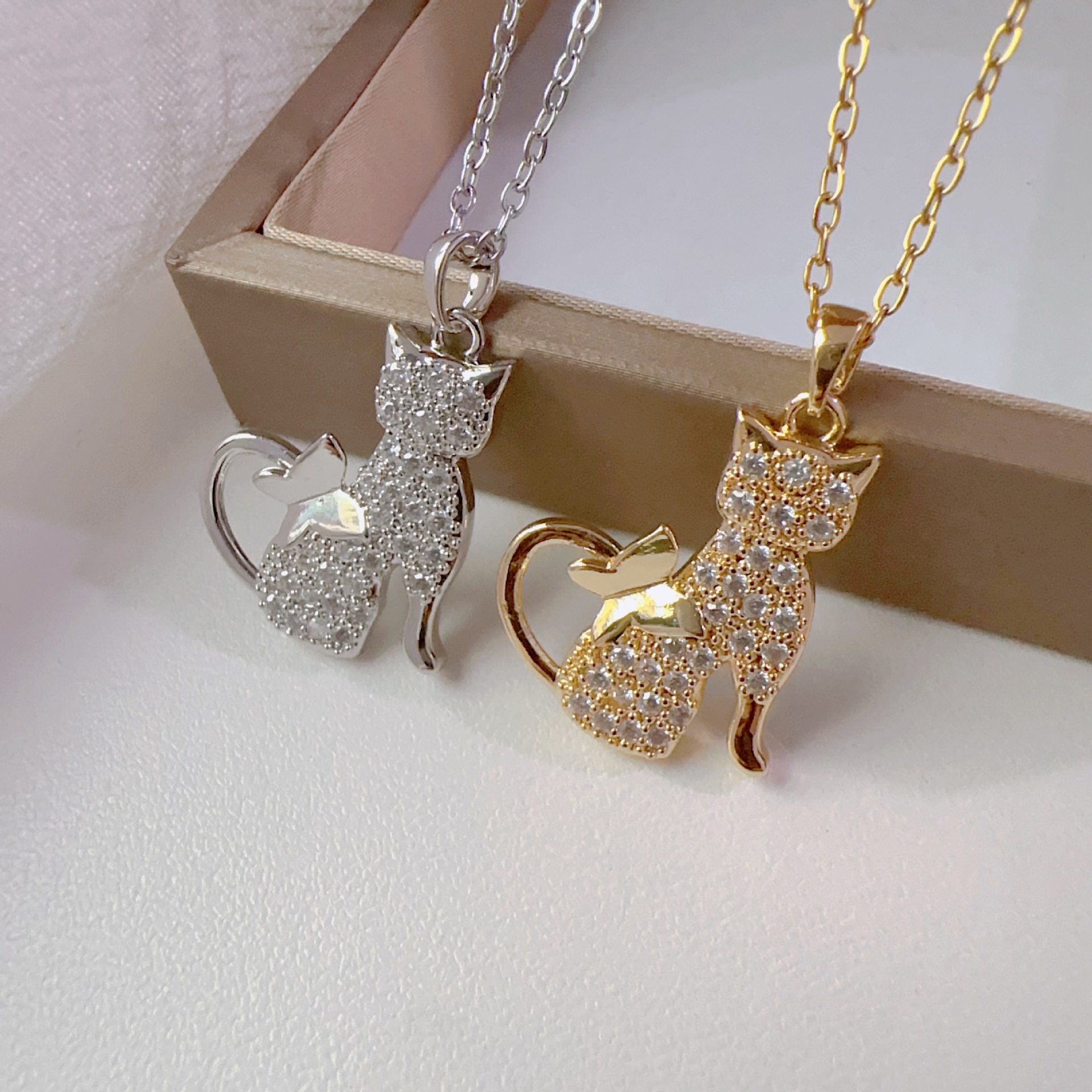 Fashion Trendy Small Cat Copper Pendant Necklace for Women, Light Luxury Banquet Clavicle Chain with Zircon Inlay Accessory Manufacturer