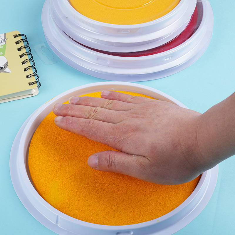 Kindergarten children graffiti DIY palm print mud finger painting color seal painted ink mud disc stamp pad