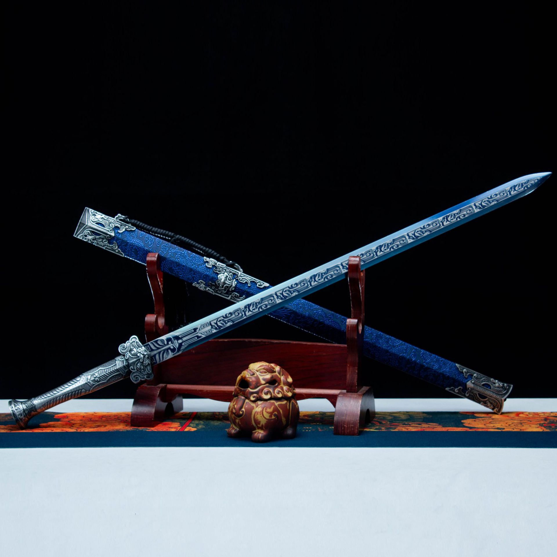 龙泉市刀剑高锰钢烤蓝一体秦汉剑六面春秋硬宝剑影视冷兵器未开刃