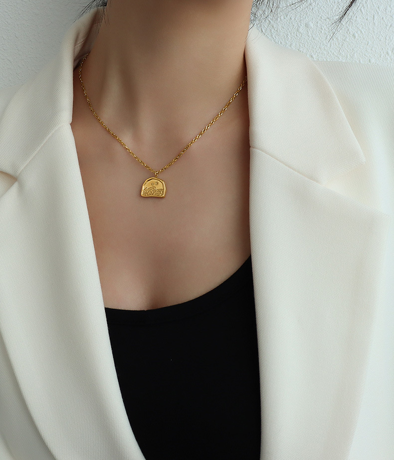 marka Han Mei Ying Xue Halb unregelmäßige Schlüsselbeinkette Hip Hop Nischendesign Titanstahl Goldschmuck_voghion.com