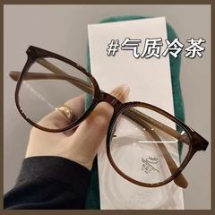 ヨーロッパとアメリカの女性用高級サングラス、男性用の新しいトレンディなサングラス、大きなフレームのワイドレッグメガネ、ファッショナブルな抗UVキャットアイ