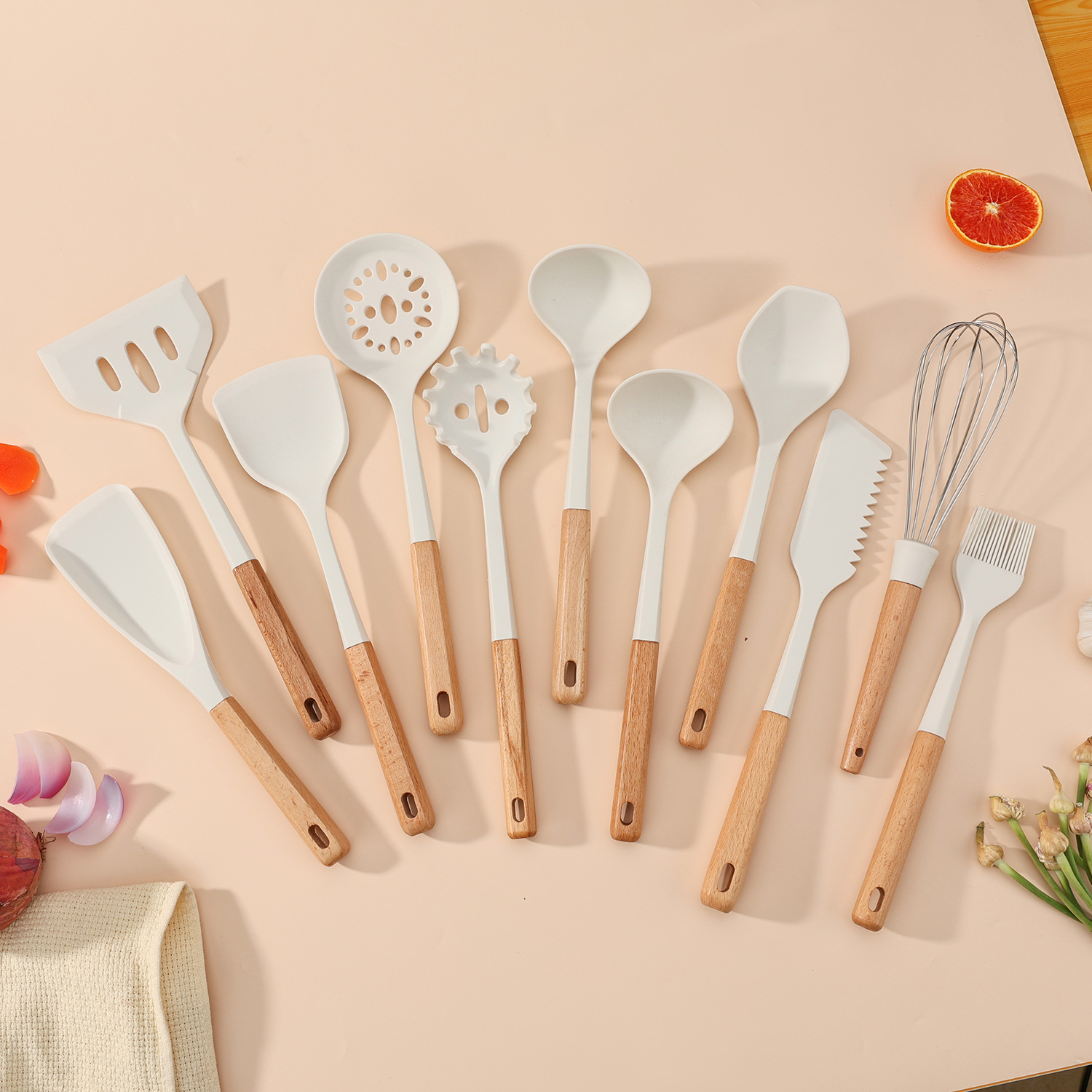 Resistente a altas temperaturas mango de madera de silicona cocina set 12 piezas almacenar herramientas de cocina de barril no pegajosas set de silicona