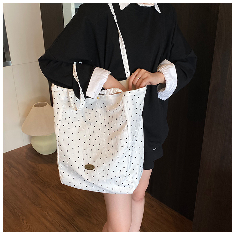 ins Korean-style laid-back single-shoulder bag, casual large-capacity black and white checkered tote bag, student commuting backpack for classes undefined