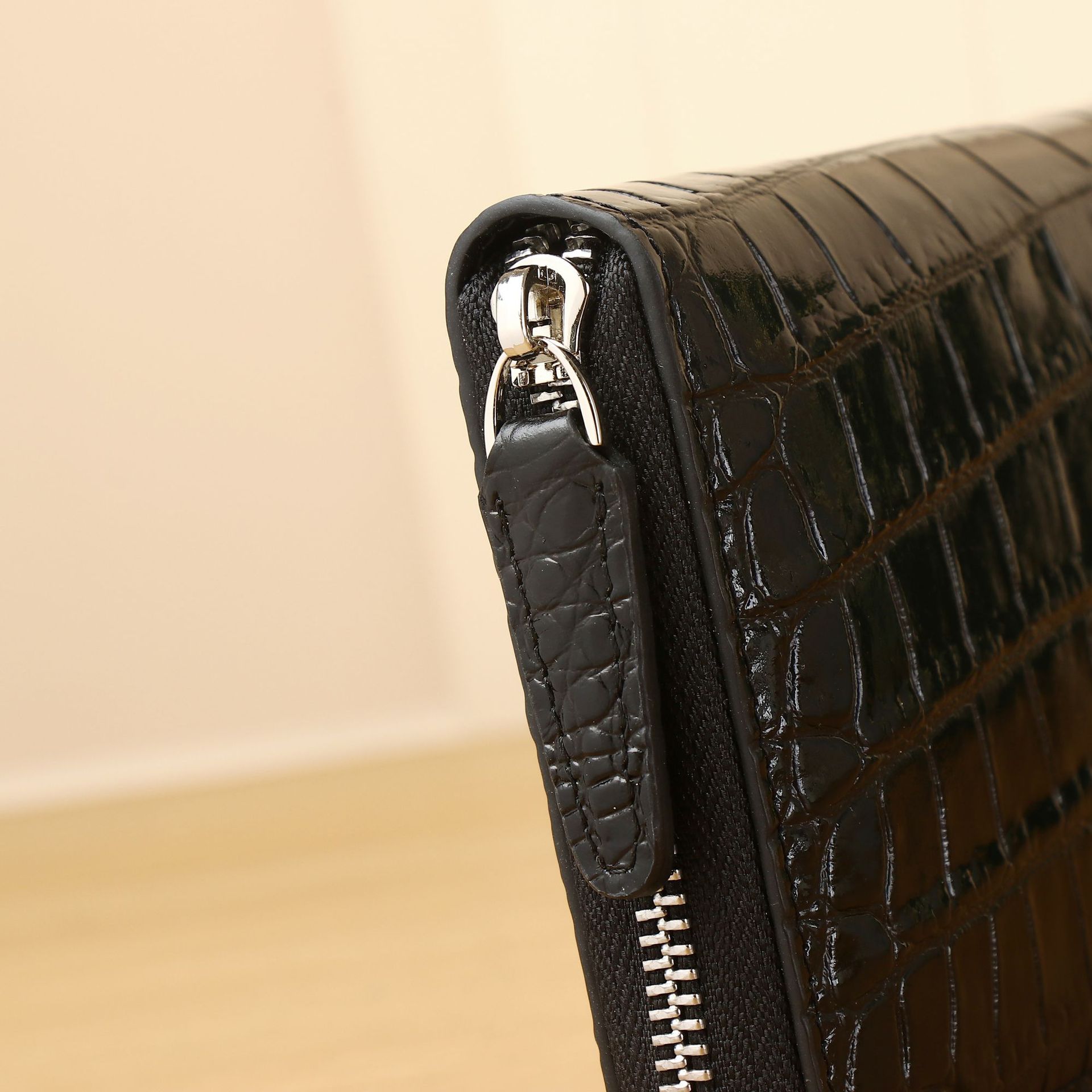 Túi clutch nam họa tiết cá sấu cao cấp, sức chứa lớn, nhiều ngăn thẻ, đựng điện thoại chi tiết 5