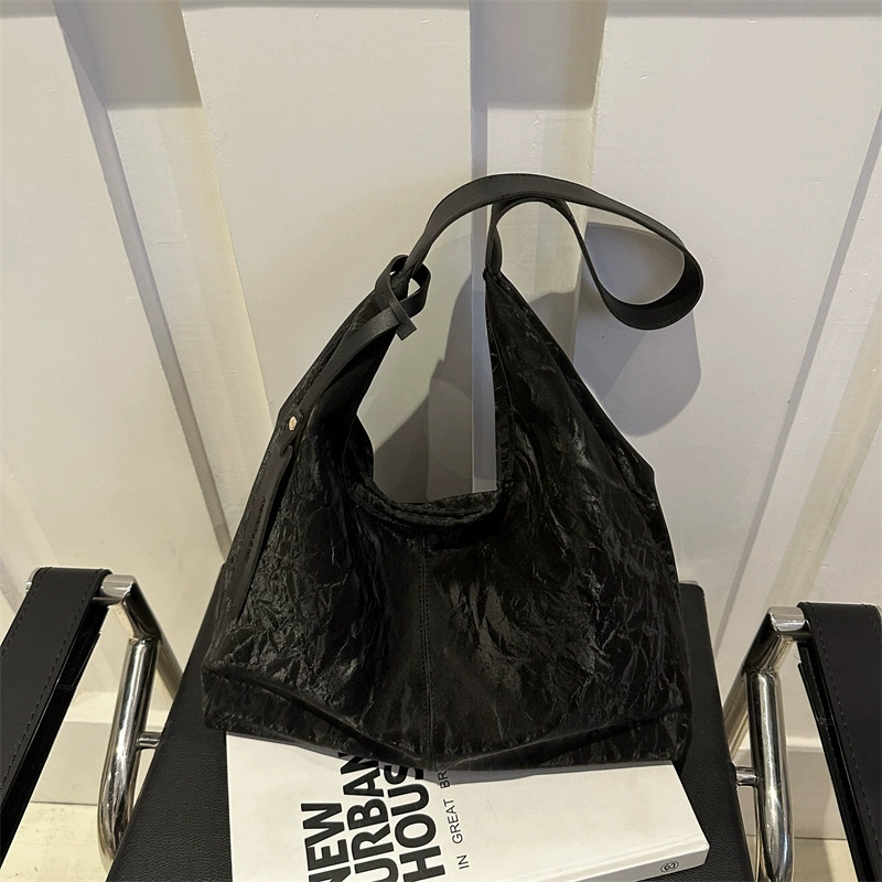 One-shoulder underarm bag, capacious summer style, universal design