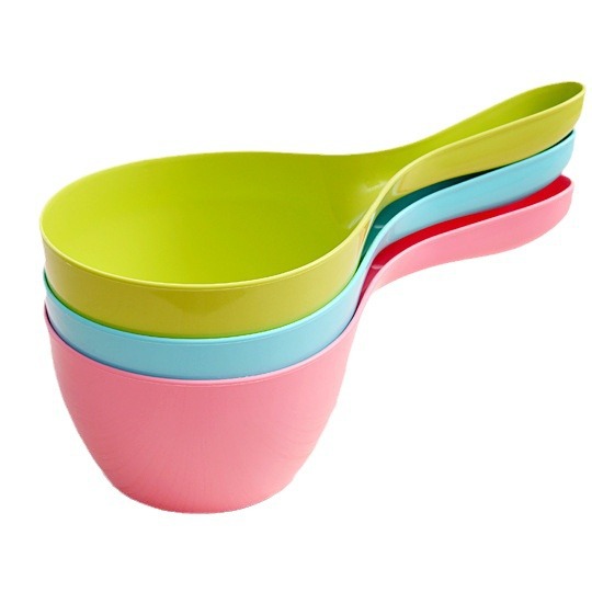 Cuchara de baño para bebés Cuchara de agua de plástico Cuchara de agua para niños Champú Taza Cuchara de agua de plástico Mango largo Cuchara de agua para bañera