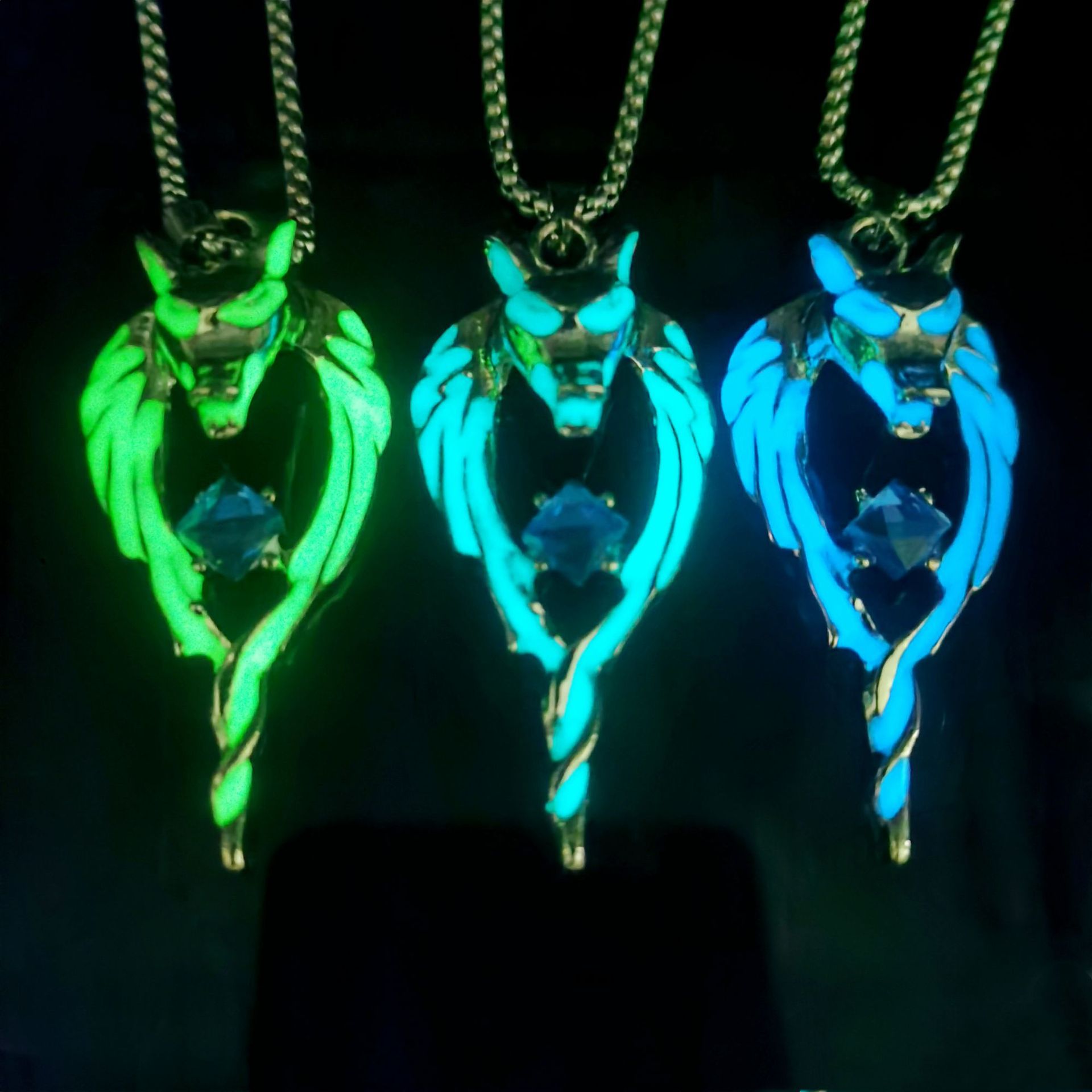 Noctilucent Necklace Totems Garnett luminescence Shine Explosive money Retro Hip hop street Pendant
