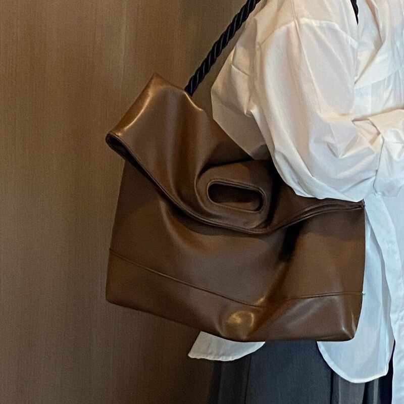 Brown Soft Leather Large-Capacity Tote Bag for Women 2026 New Style Simple Large Bag for Work Commute and Student Class Shoulder Crossbody Bag