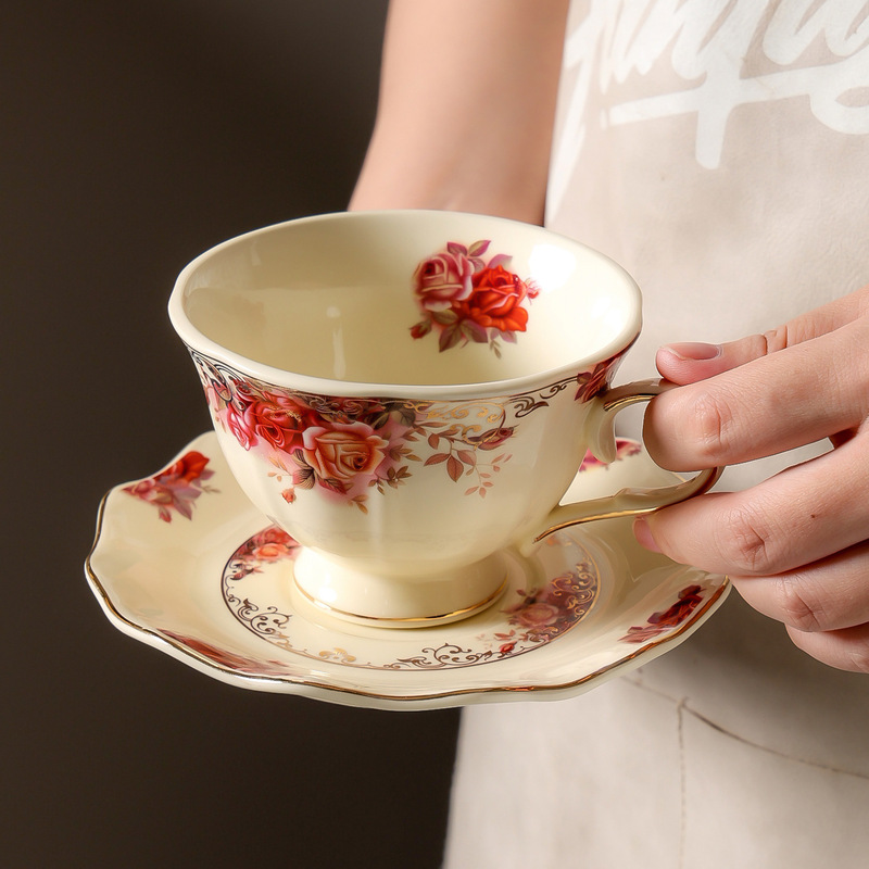 British high-value gold coffee cup and saucer vintage rose lace ceramic cup and saucer European court afternoon tea cup