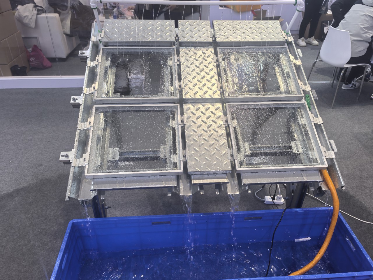 光伏发电直供锌铝镁水槽，抬高支架。