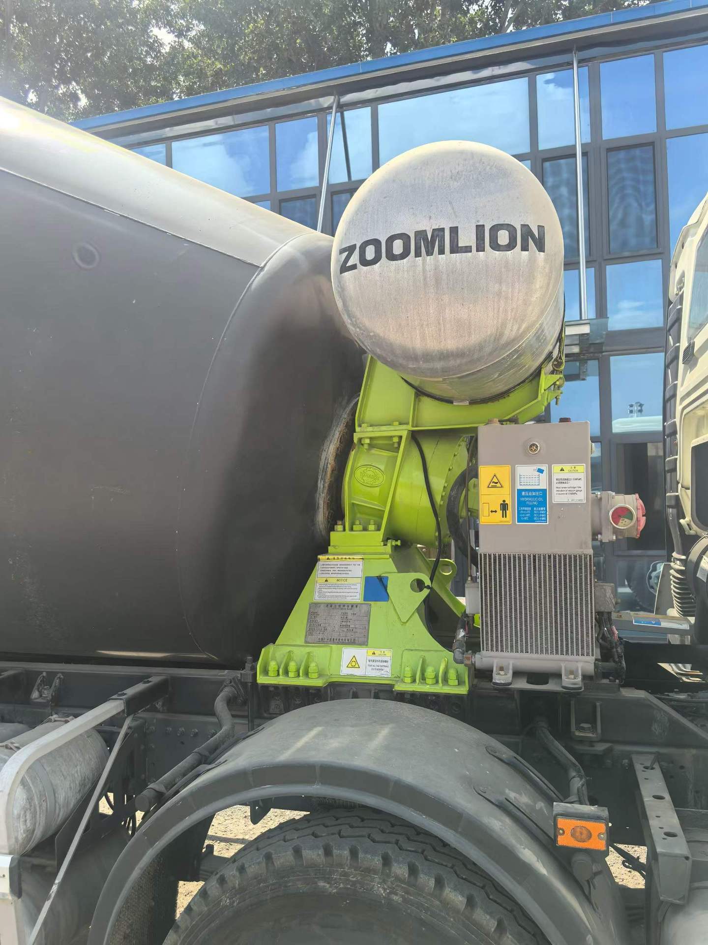 Used HOWO TX concrete mixer truck with 340 MAN engine, Zoomlion 12-cubic-meter mounted cement tank, available for domestic and international export