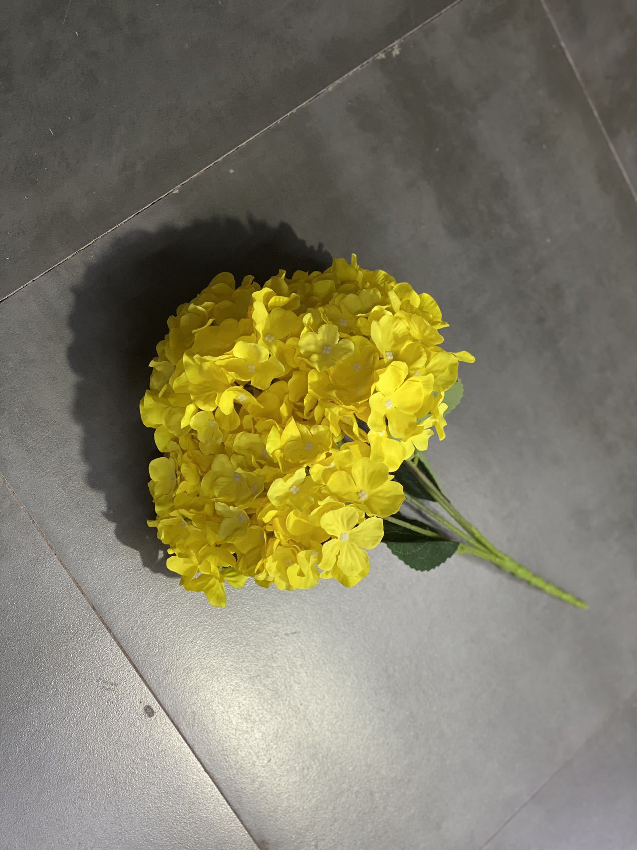 노란색