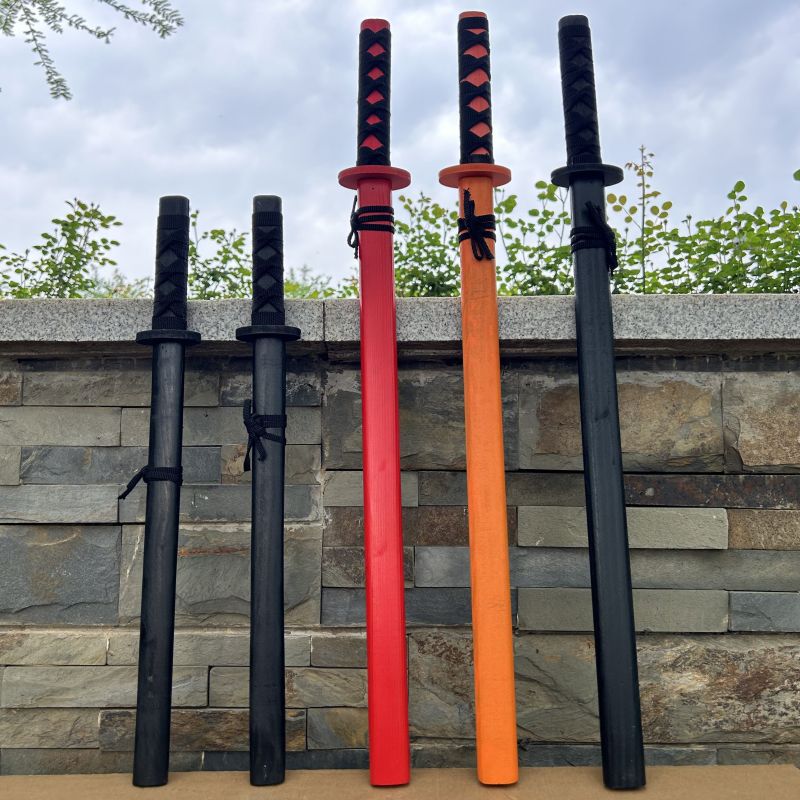 Factory wholesale samurai wooden long knife 1 meter anime toy wooden knife wooden sword children's performance props scenic spot hot sale