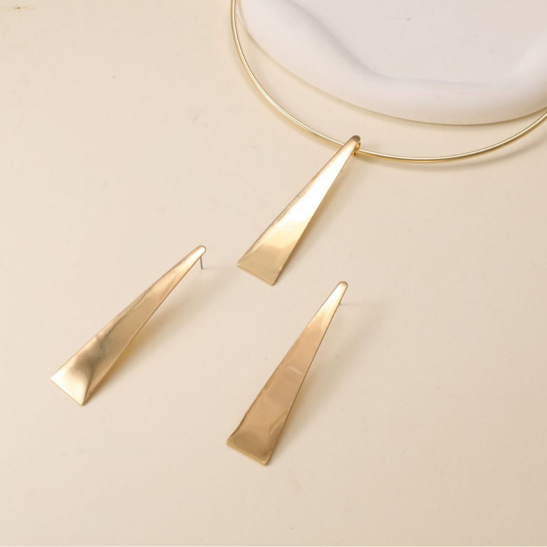 El estilo francés explosivo lujoso ligero Yangtze delta collar conjunto de pendientes de arete geométricos de alto nivel nicho de joyas minimalistas