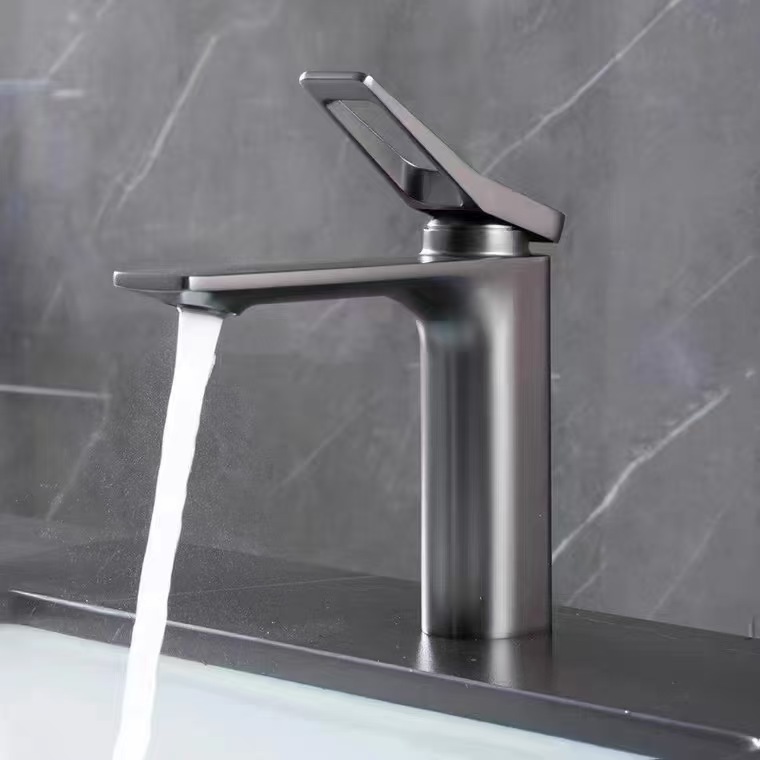 New Gunmetal Gray Washbasin Faucet, Hot and Cold Bathroom Sink Faucet, Countertop Basin Splash-Proof Faucet