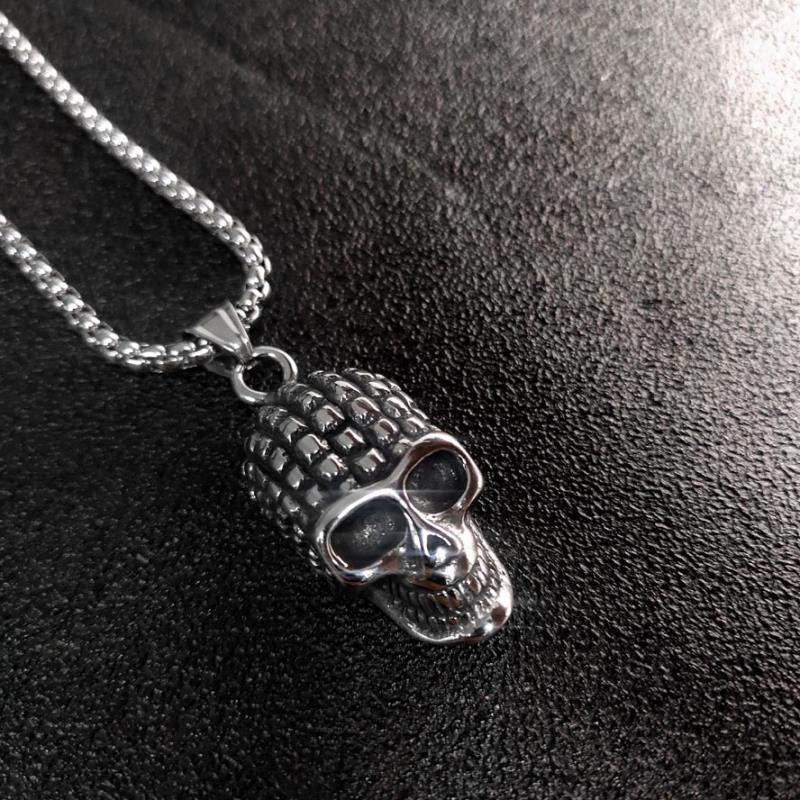 Modern Mobius Pendant Necklace For Men In Stainless Steel_voghion.com