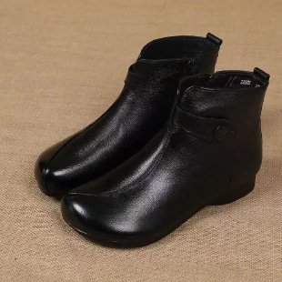 Lightweight demi-season fashionable low boots for elderly