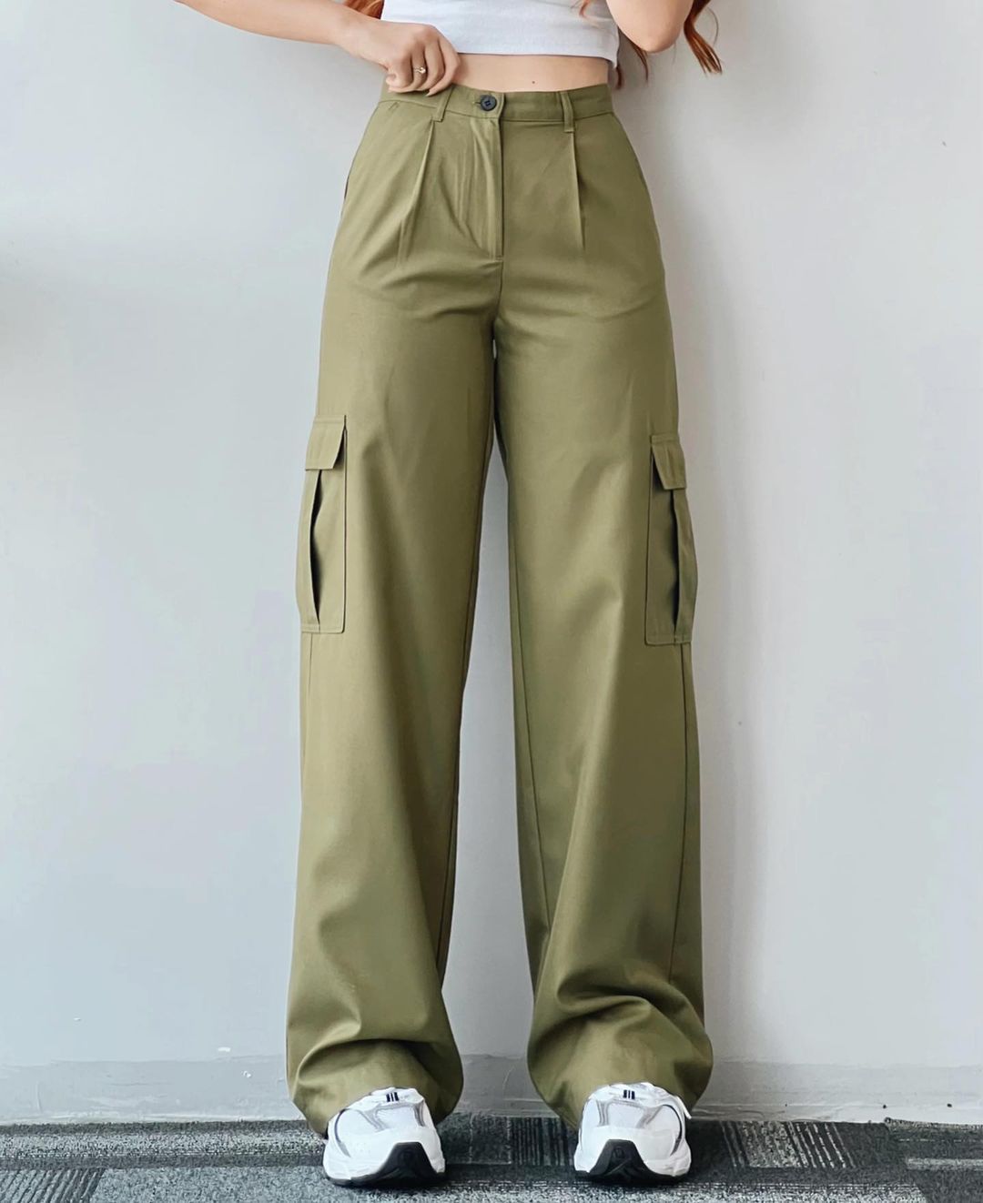 Women's Daily Simple Style Solid Color Full Length Pocket Cargo pants Conjunto display picture 2
