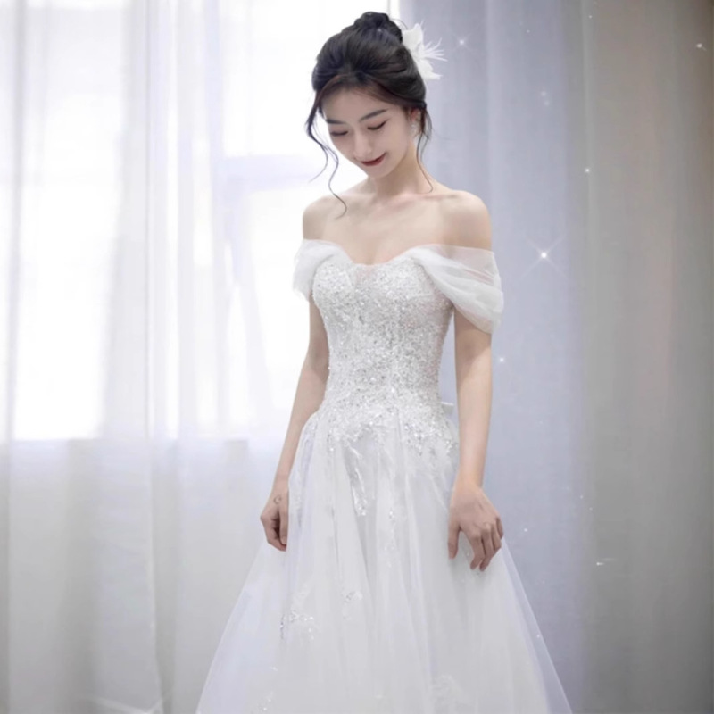 一字肩轻婚纱新娘订婚礼服女2025新款法式白色旅拍主纱出门纱拖尾|undefined