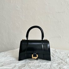 ���Q�¿�b��hourglassɳ©���r�����e�������ƤŮ���μ�б���