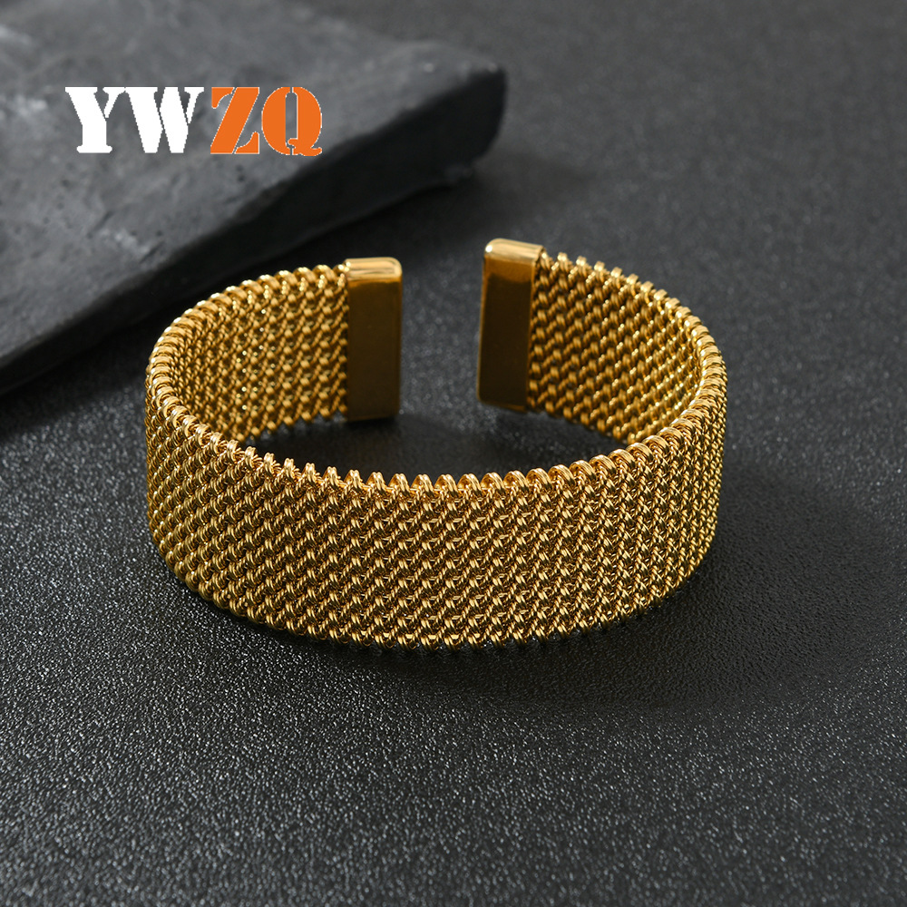 Europa y América venta caliente pulsera de malla de acero lujoso ligero temperamento C abertura pulsera mujer oro 18k joyas de acero inoxidable