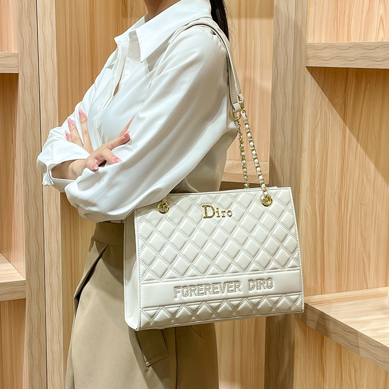 Hong Kong Counter Genuine Leather Large Capacity Commuter Tote Bag For Women 2026 New Arrival Luxury Chain Shoulder And Crossbody Bag - Thumbnail 4