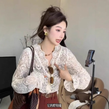 2025新款法式复古镂空领口不规则蕾丝开衫上衣v领蕾丝衫优雅风