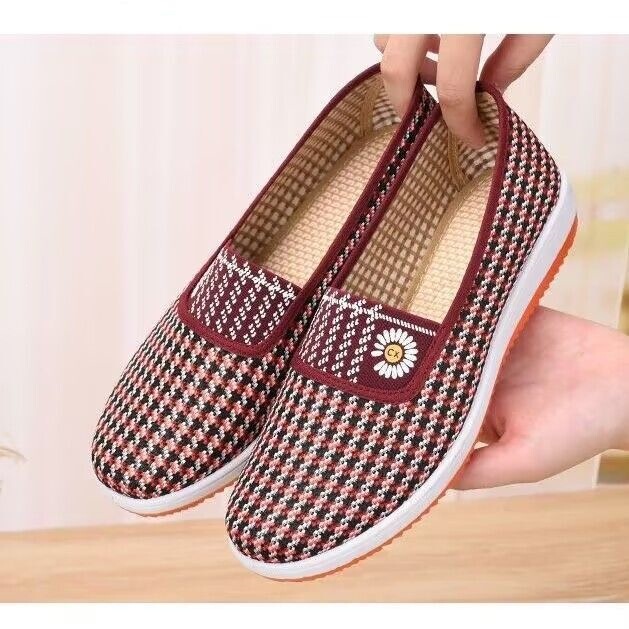Autumn Old Beijing Cloth Shoes for Women, Spring and Autumn Style, Non-Slip Soft Sole, Breathable Flat Shoes for Middle-Aged and Elderly Women, Home Shoes Autumn Old Beijing Cloth Shoes for Women, Spring and Autumn Style, Non-Slip Soft Sole, Breathable Flat Shoes for Middle-Aged and Elderly Women, Home Shoes