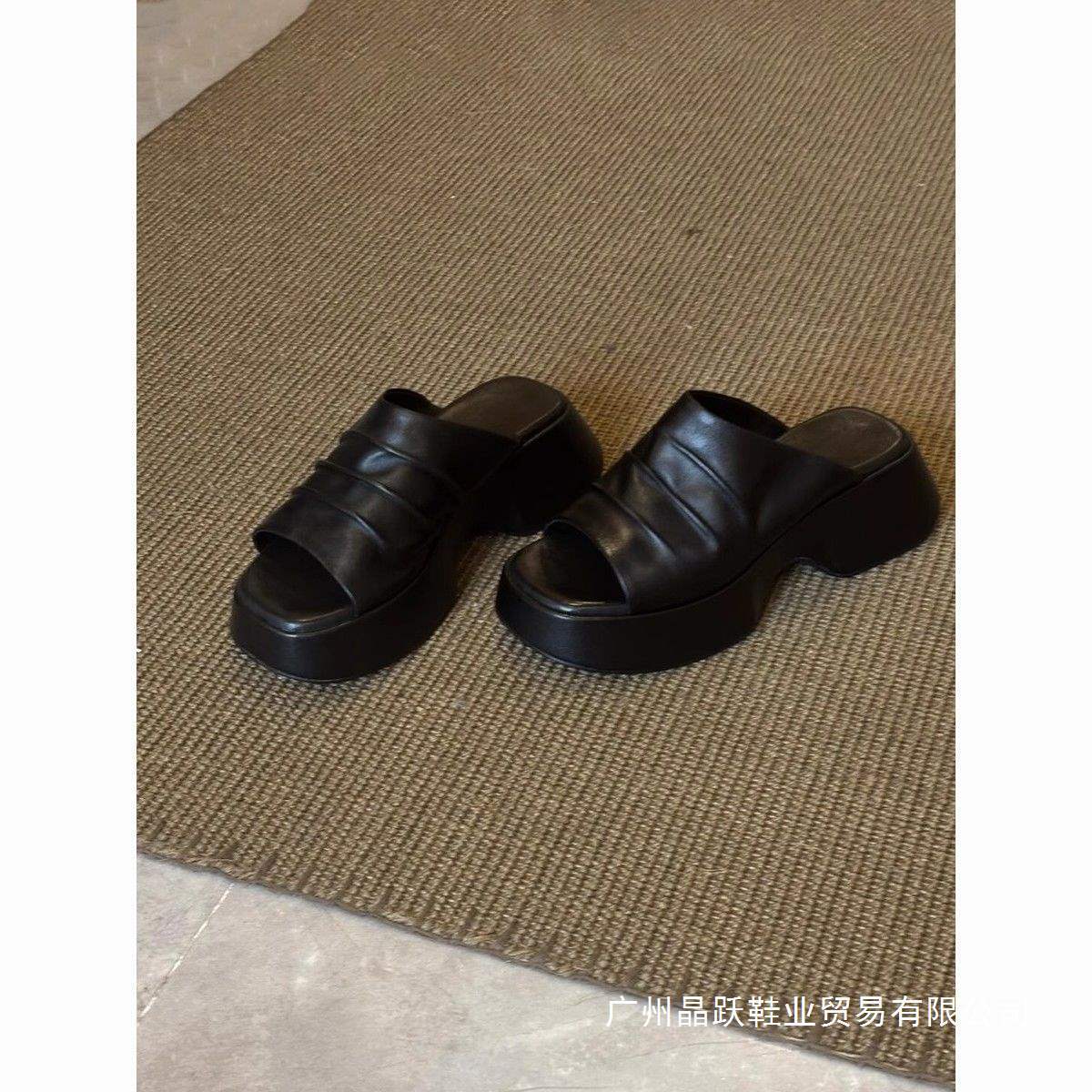 Soft Leather Version ~ Small Thick-Soled Versatile Retro Slip-On Slippers for Women with Pleated Square Toe Open-Toe Slippers