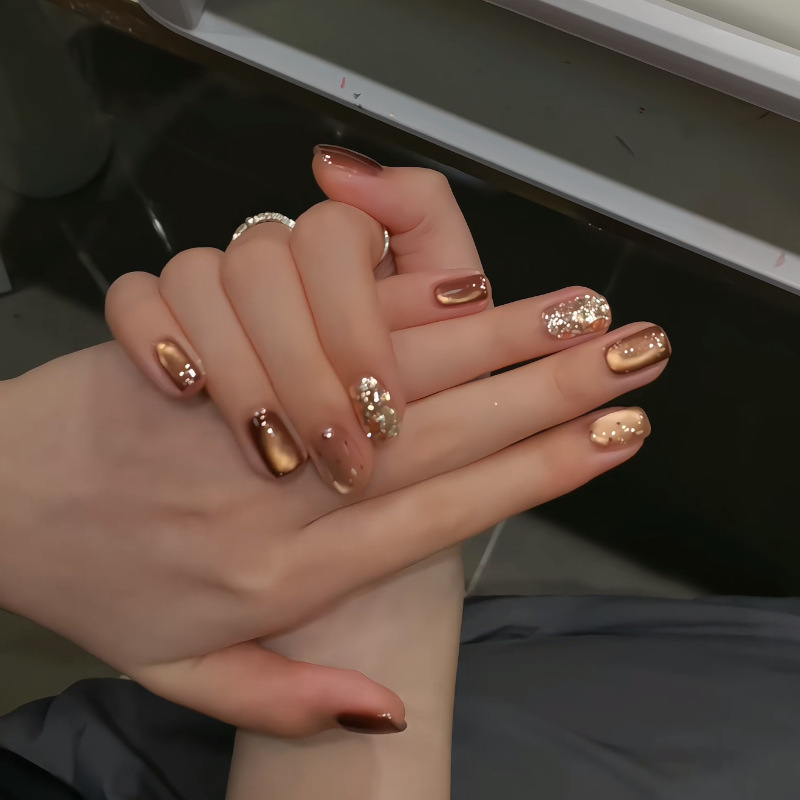 2026 Hot-Selling Vintage Brown Glass Bead Cat-Eye Press-On Nails, Short Style, High-End Feel, Brightening Effect, Versatile 2026 Hot-Selling Vintage Brown Glass Bead Cat-Eye Press-On Nails, Short Style, High-End Feel, Brightening Effect, Versatile