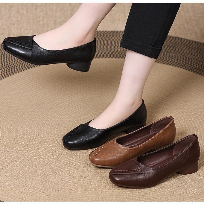 Cabeza cuadrada cómoda zapatos de talón bajo superficial 2026 nuevos zapatos de mujer primavera y verano de cuero suave zapatos de madre retro